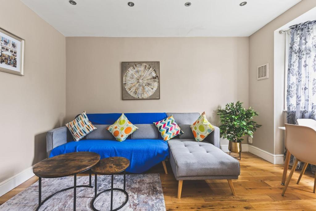 Bright 2bed flat near station - COU A, Coulsdon