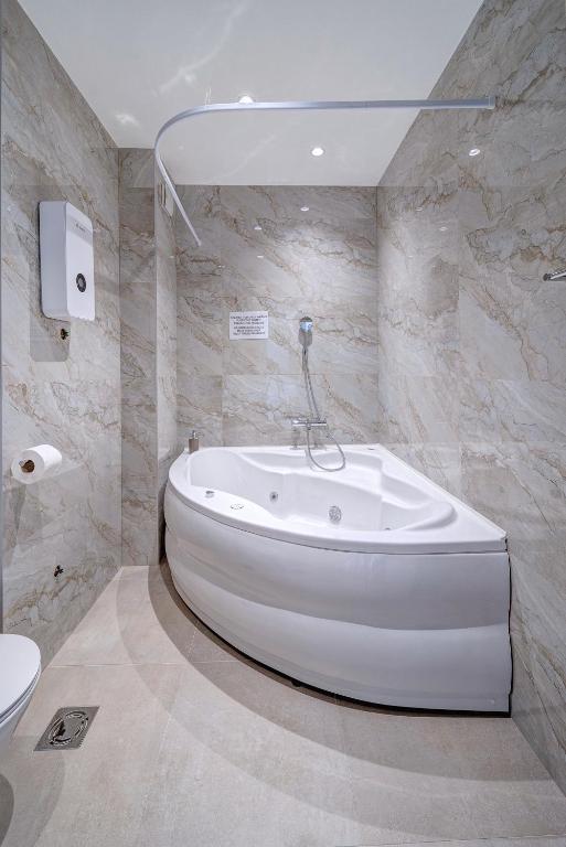 Jacuzzi Spa King Apartments FREE PARKING - 4