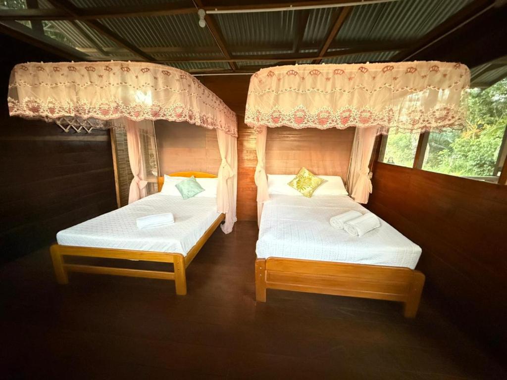 Valencia Lake Lodge - 5