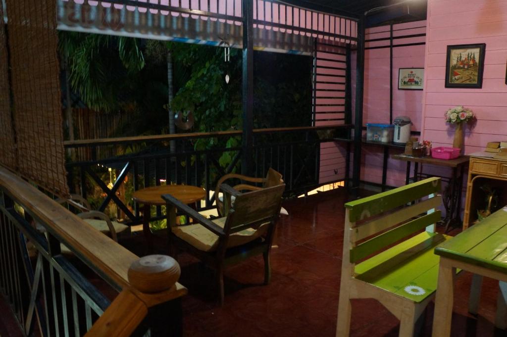 Shared lounge/TV area, Tanyahouse in Chiang Rai