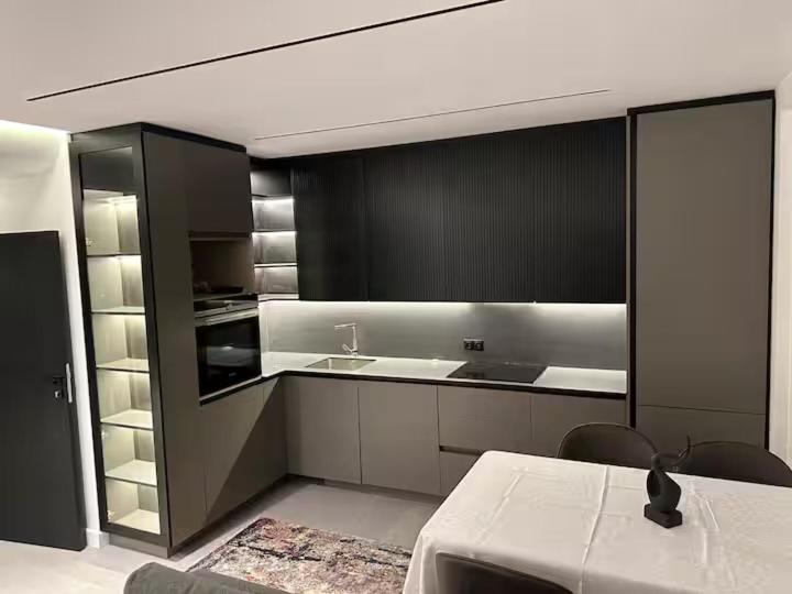 H Apartment, Mitrovicë