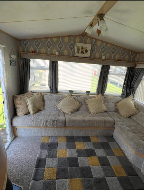 Caravan, Chapel Saint Leonards