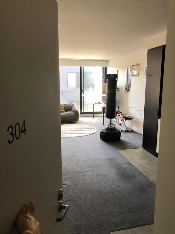 Entire apartment with washer-dryer machine near Footscray, Melbourne
