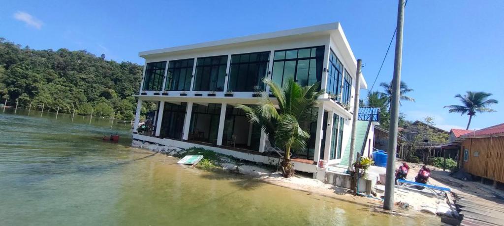 Waterfall Guesthouse1, Kaôh Rŭng (4)