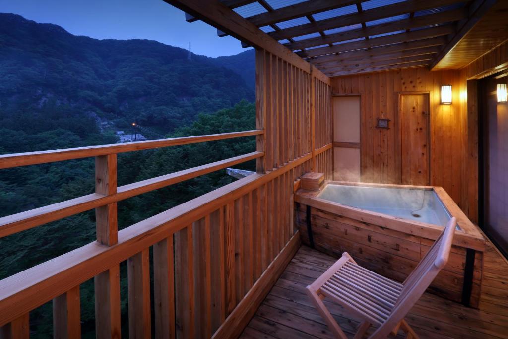 Hot tub