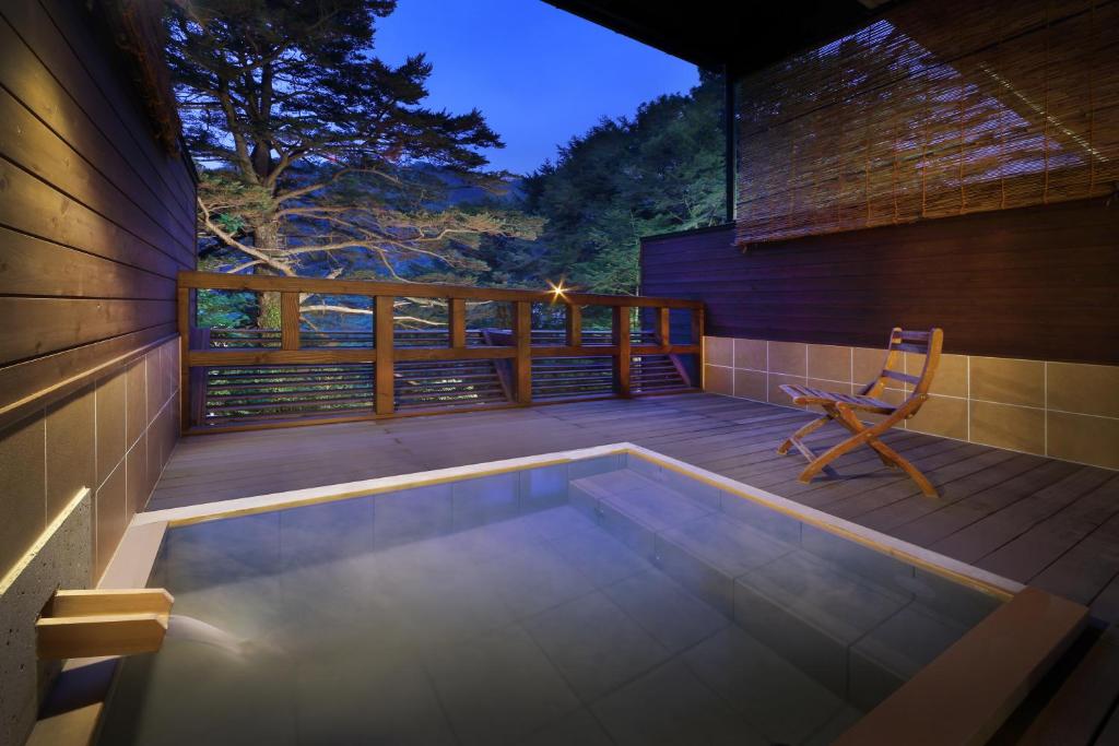 Hot tub