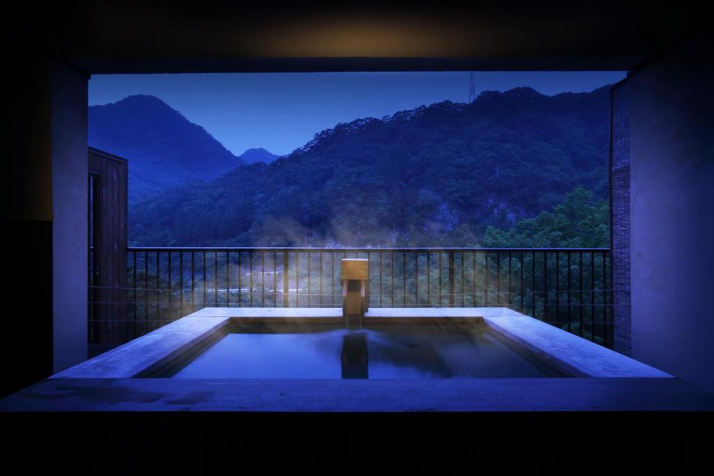 Hot spring bath