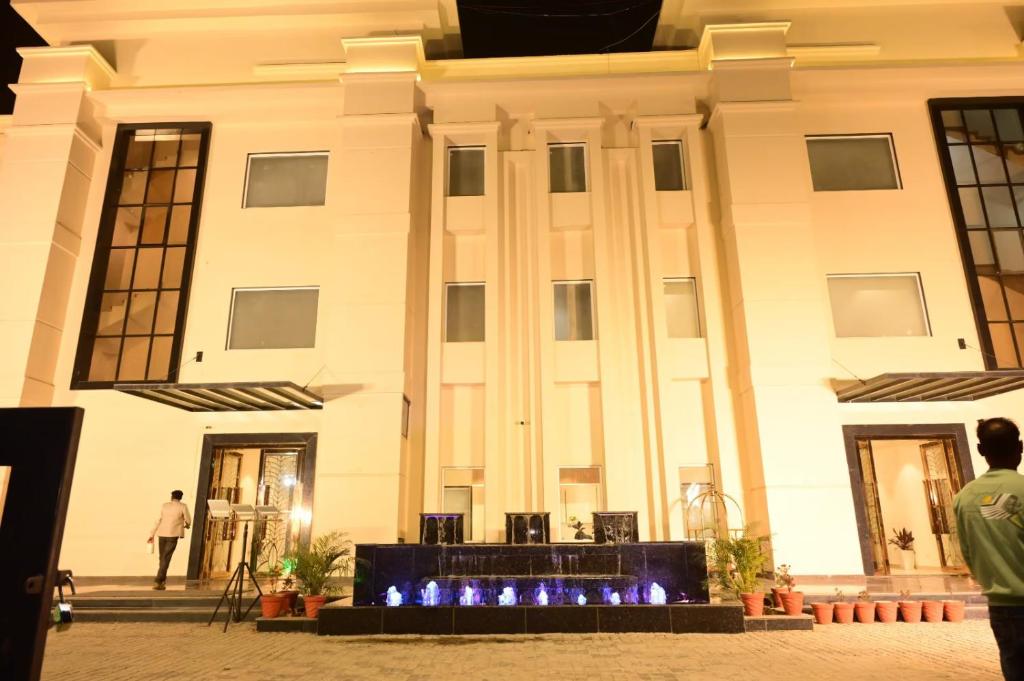 Solitaire Resort, Gonda