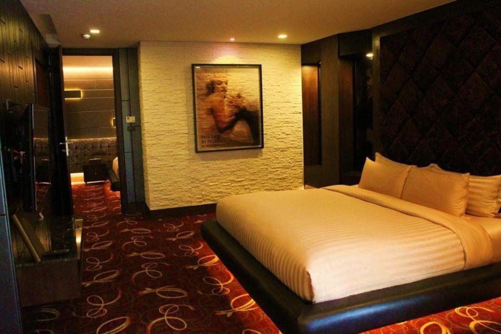 Hotel Room 3
