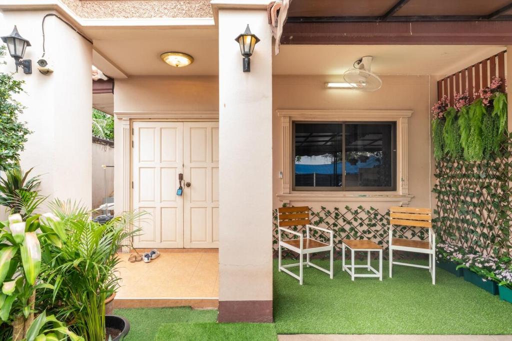 Spacious House Near Old City Near Night Bazaar