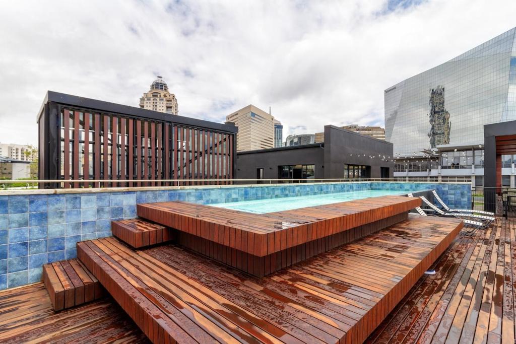 Calm - secure modern loft Sandton, Johannesburg