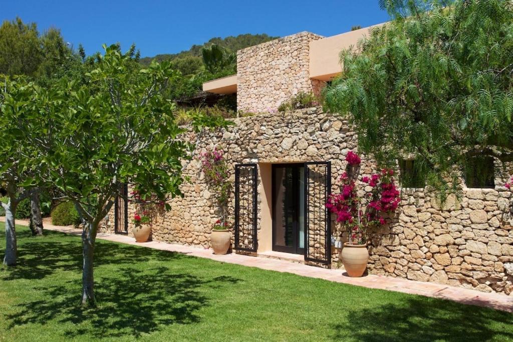 Modern Oasis: 6 Bedroom Villa in Ibiza, 1026 - 3