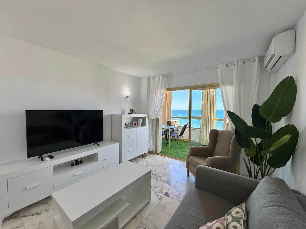 Poseidon Sea Views & Pool Apartment - 1