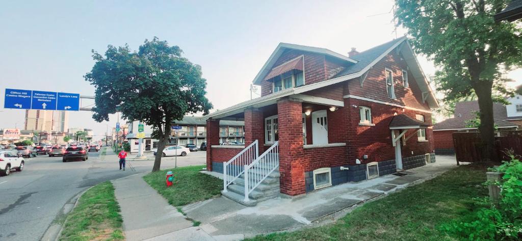 House in Niagara falls, Close to Clifton Hill, Casino and Horseshoe falls and with kitchen for 6 Guest, Niagara Falls