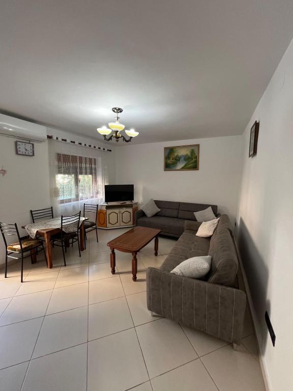 Apartament Eljo, Çorovodë