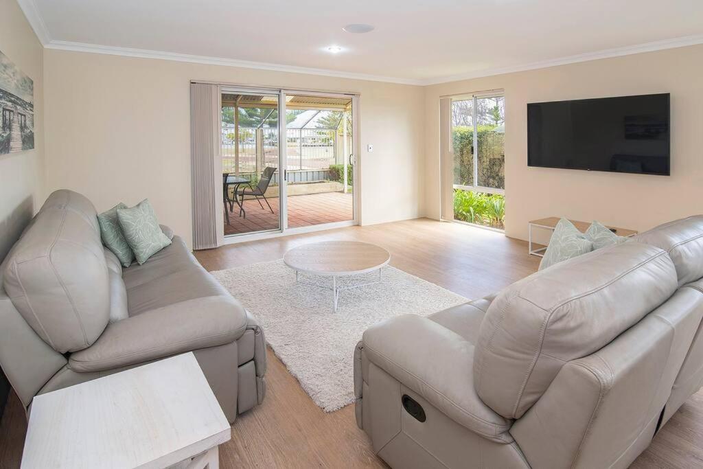 Mainsail Views, Geographe