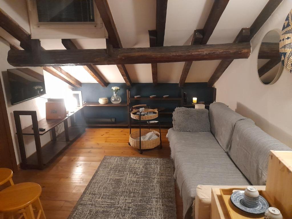 Sky Nook, Milán