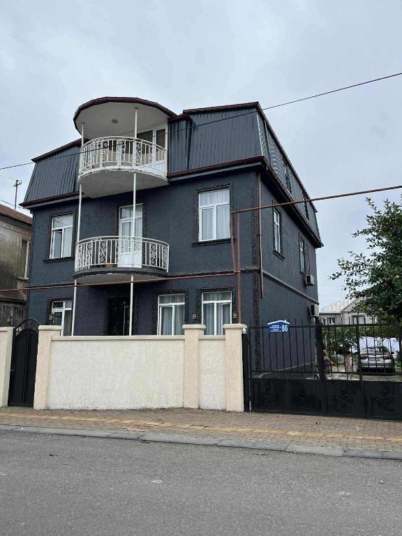 mano guest house, Batumi