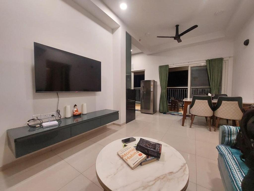 SKYLîNE SUITE-2298, Gándhínagar