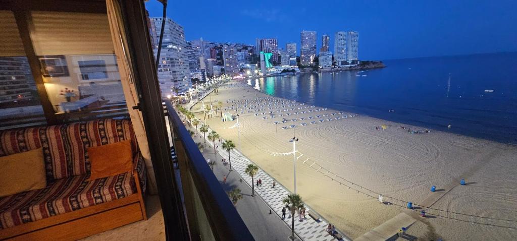 1ª LINEA PLAYA 2 hab 5-6 pax WIFI, Benidorm