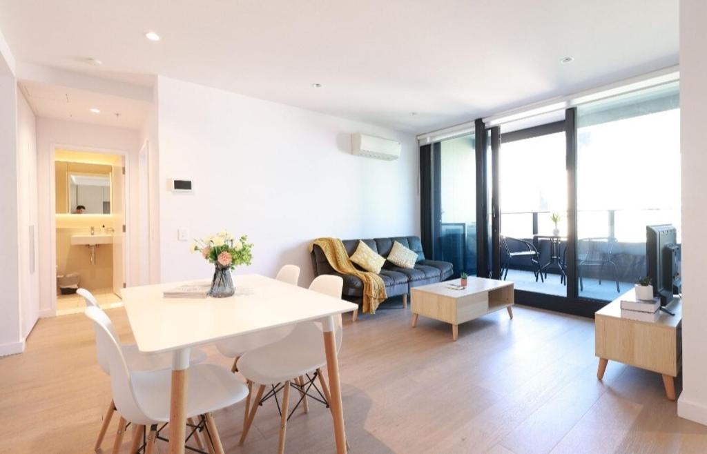 04D Abnb-Style Skyline view, Parking and Pool, 7mins to Crown Melbourne, Melbourne