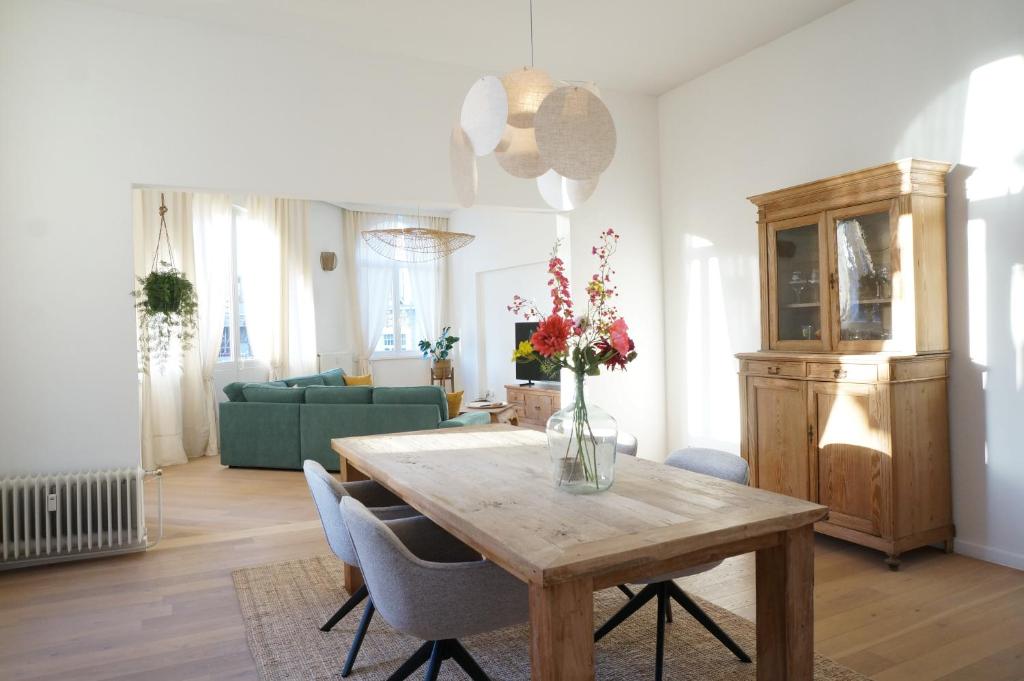 Charming, spacious & luxurious - 2-bedroom apartment at wonderful location, Antverpy