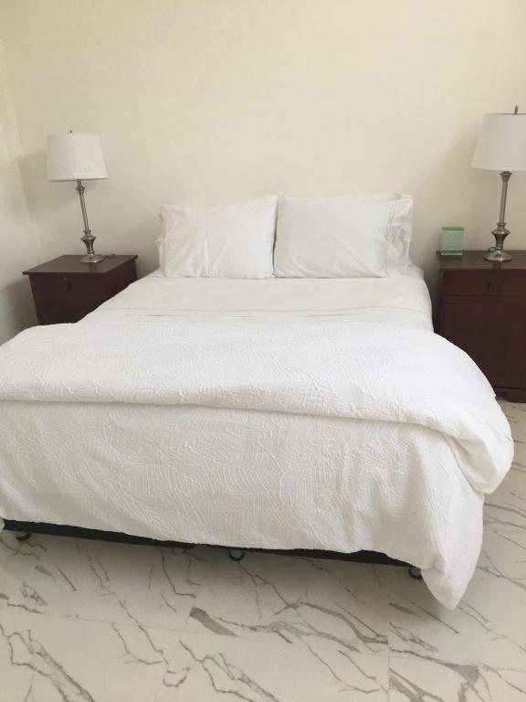 Private room with bathroom, Cali