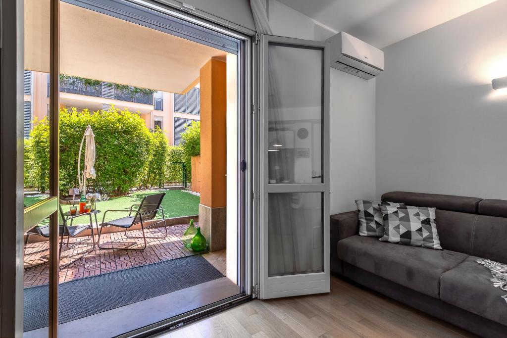 StayEasy Gargano - Stylish Apt with Private Yard - 4