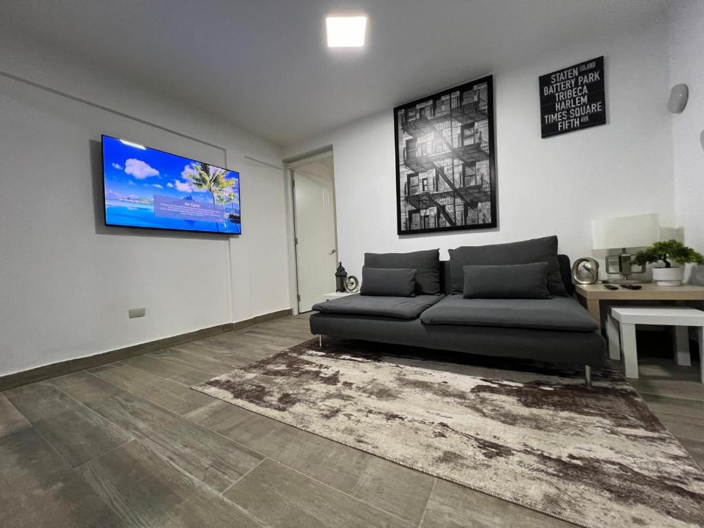 Gino's on the Strip - Pedro Clisante, Sosúa