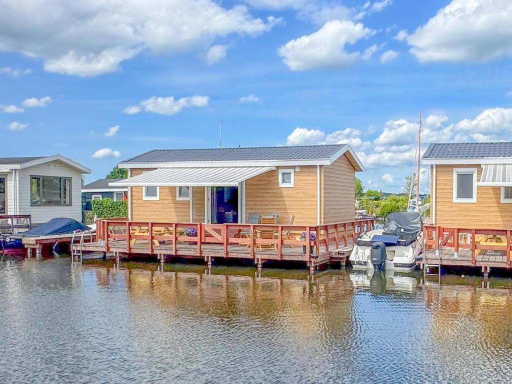 Fuut 24-26, Nieuwersluis