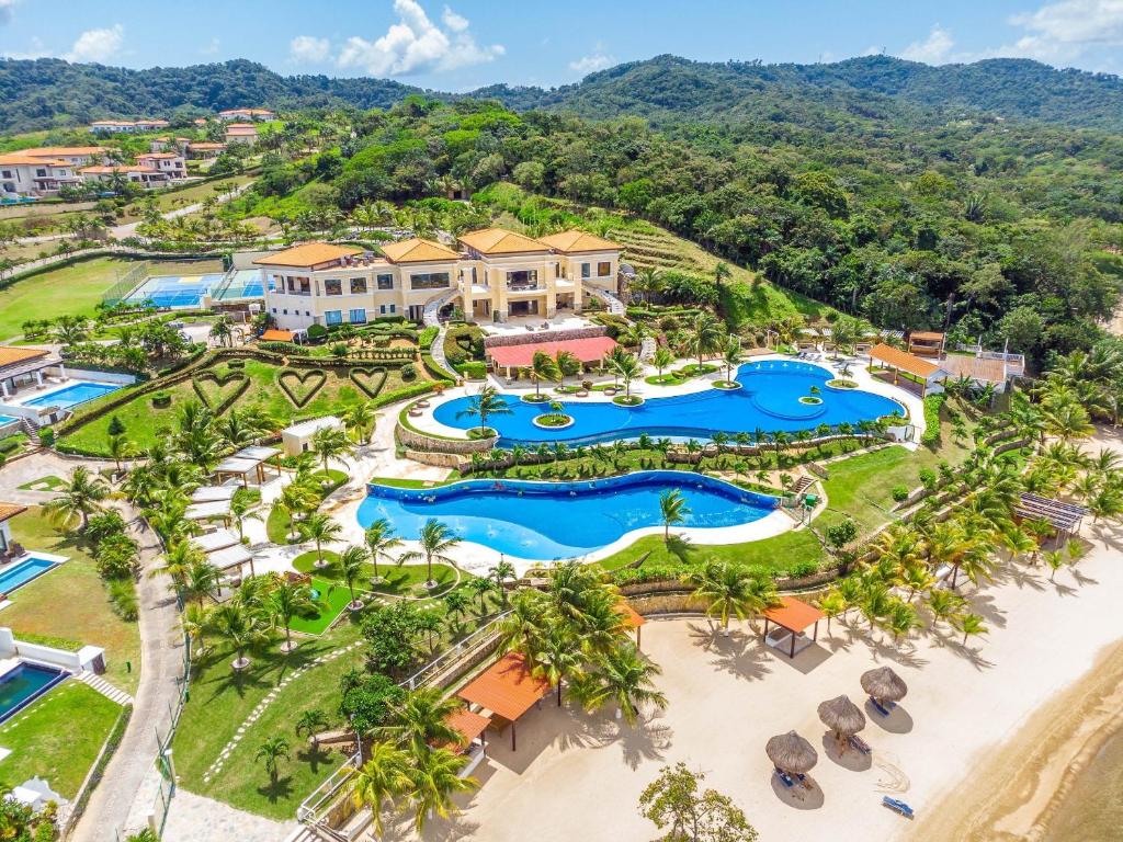 Pristine Bay 1003 home, Roatán