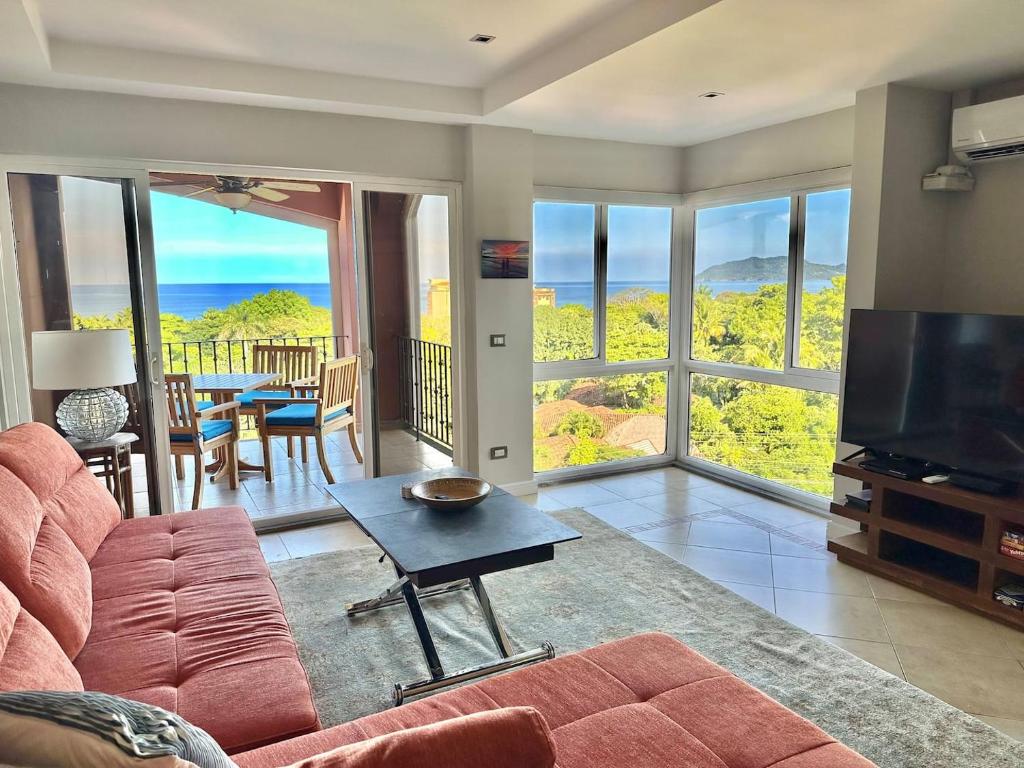 Amazing Ocean Views Condo Close To The Beach, Tamarindo
