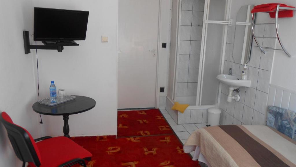 Hotel Leon photo