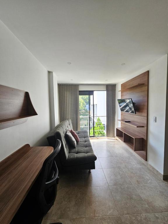 Moderno & Central, descubre medellin desde Laureles, Медельин
