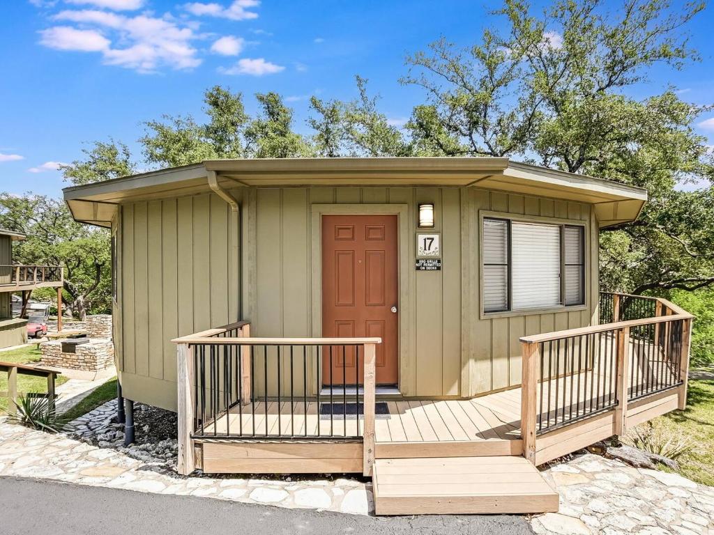 Treehouse Bungalow - Community Poolhot Tub #17, Lakeway