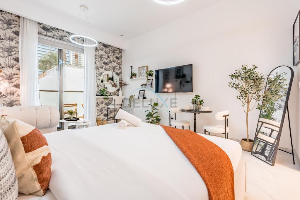 Just Steps Away from Circle Mall, Right Beside a Park, Near Restaurants, Conveniently Close to a Bus Stop, Lumina Vista Residences, Jumeirah Village Circle by Deluxe Holiday Homes, Dubai