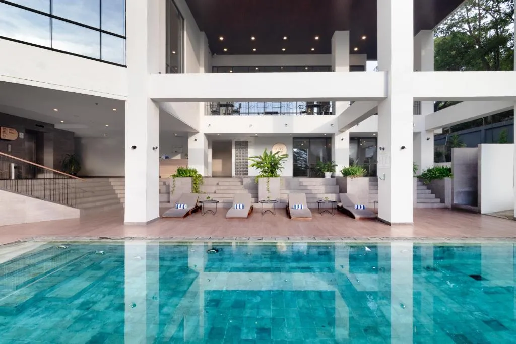 Luwansa Hotel and Convention Center Manado, hotel in Manado