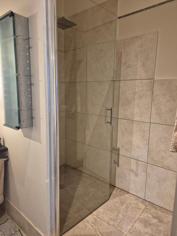 Suite indépendante avec 1 chambre et 1 bureau - 5