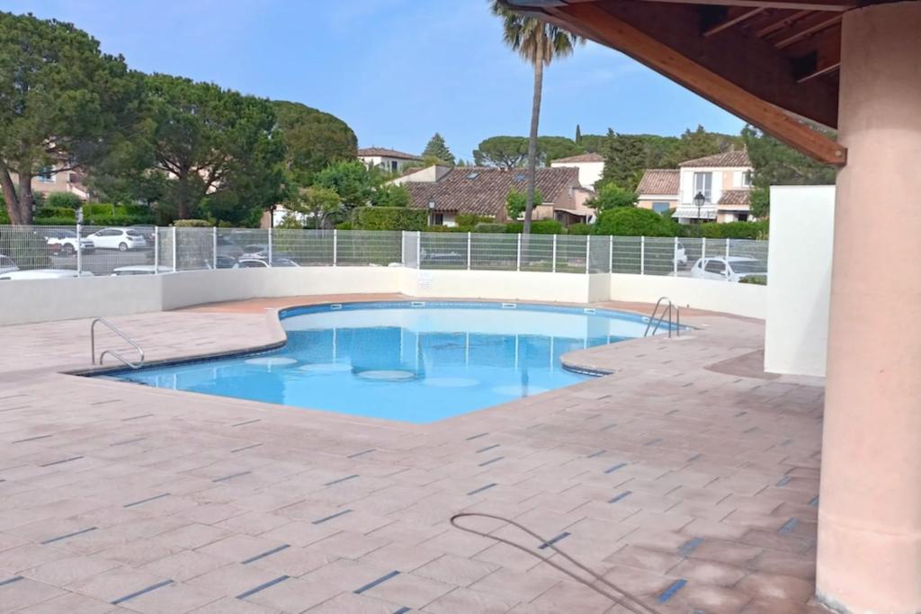 Small House With Garden - Residence With Pool - 1