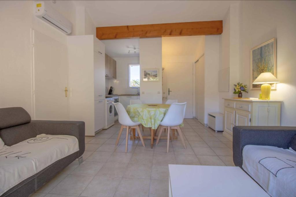 Small House With Garden - Residence With Pool - 4