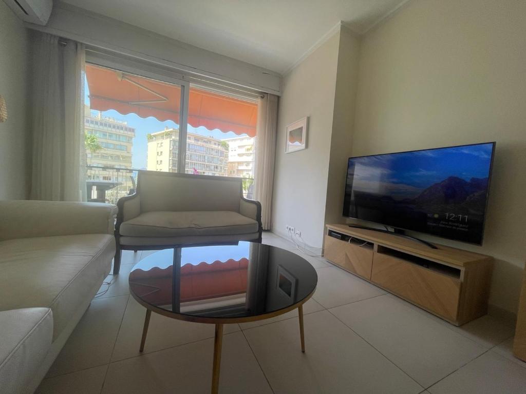 Staycation by Martinez beach and Croisette, Cannes