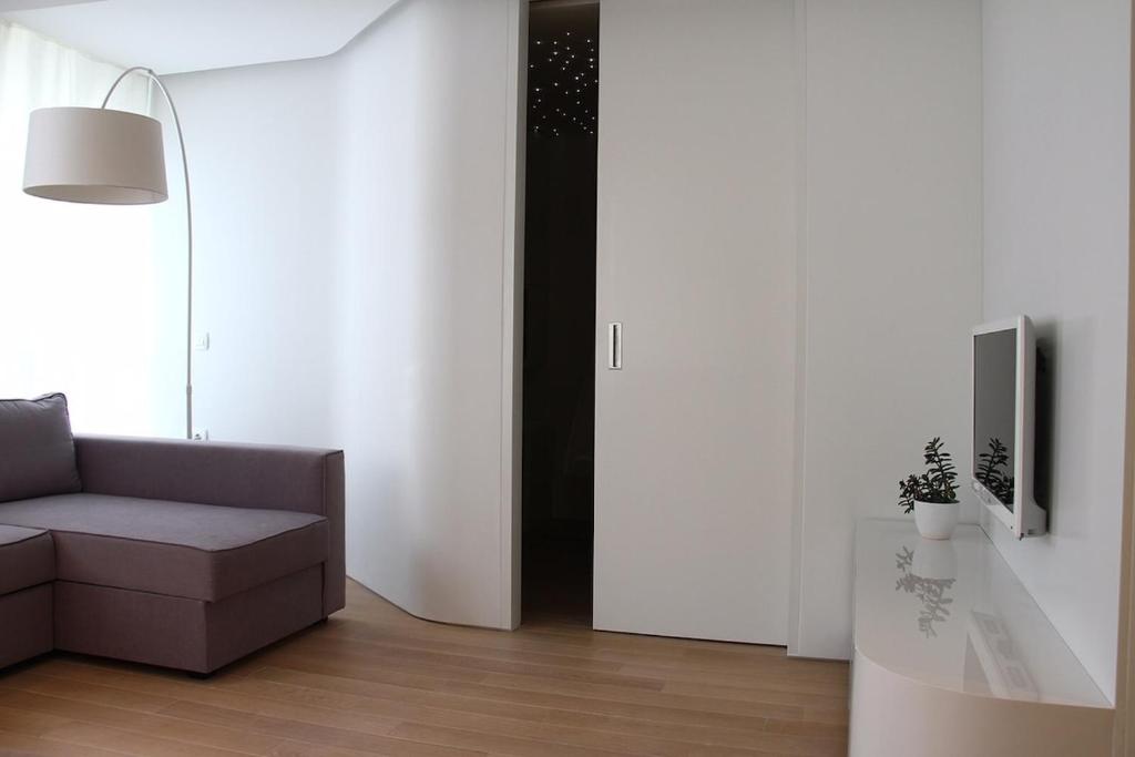 Ideally located designer flat - 2