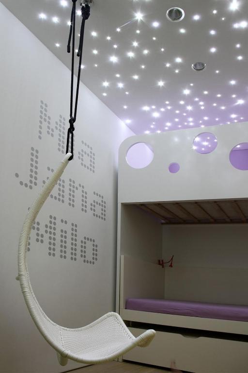 Ideally located designer flat - 3
