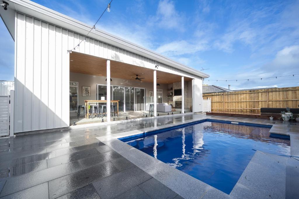 The Pool House on Cook, Inverloch