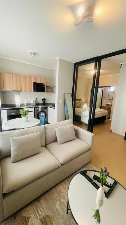 Tranquil Top-Floor in Bryanston, Johannesburg