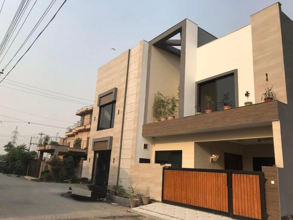 Aamir Khan House, Lahore