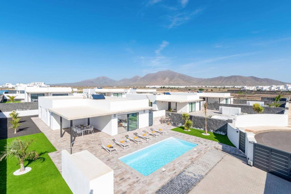 Villa Sibisse by Villa Plus - 3