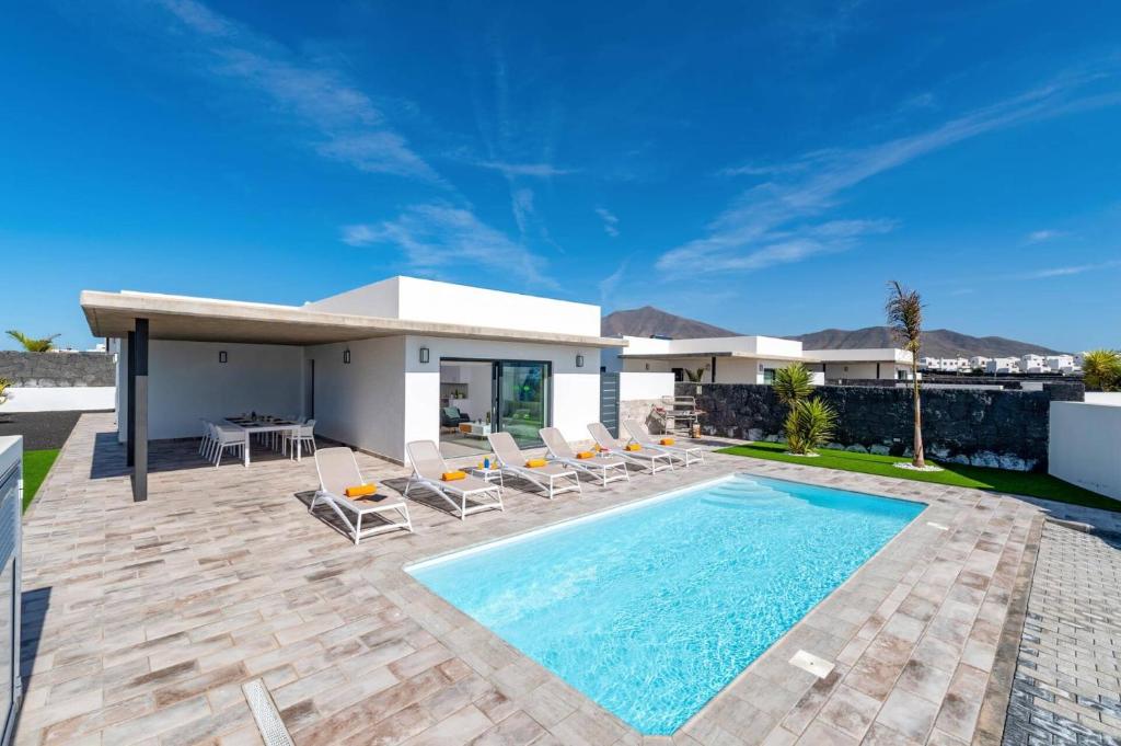 Villa Sibisse by Villa Plus - 1