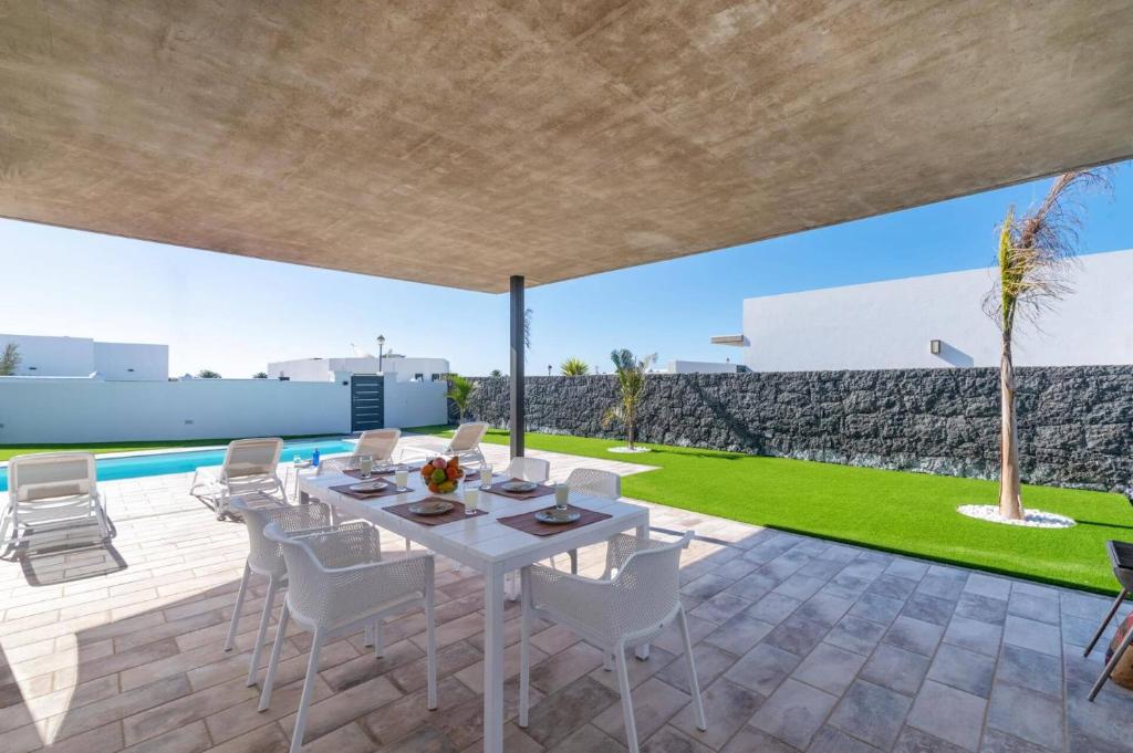 Villa Malvasia by Villa Plus - 3
