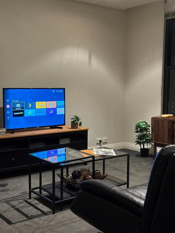 Harbour Front - 1min to ICCC, Casino - Parking, Office WFH Setup, Pool, Gym, Sydney